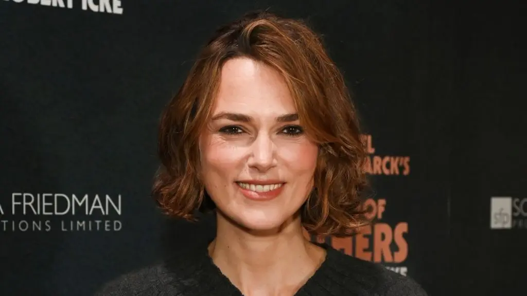 Keira Knightley, apariție spectaculoasă într-o ținută cu aer romantic la Londra