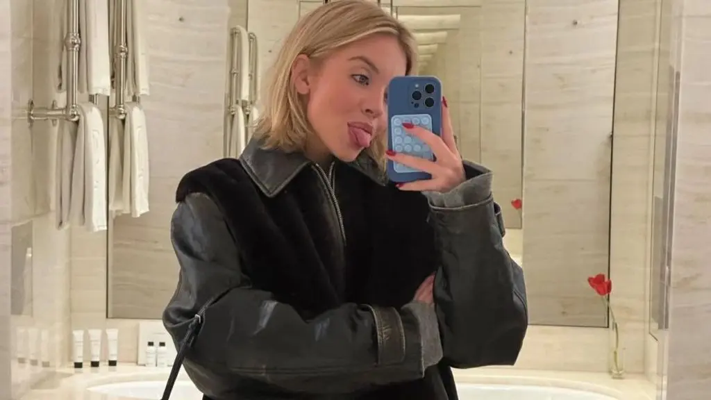 Sydney Sweeney redefinește moda de iarnă cu cei mai curtați pantaloni scurți trictați